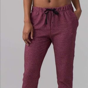 ISO: Lululemon jet crops